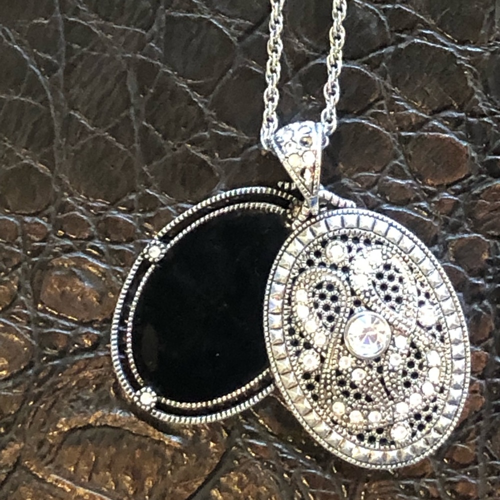 Lia Sophia Pendant necklace